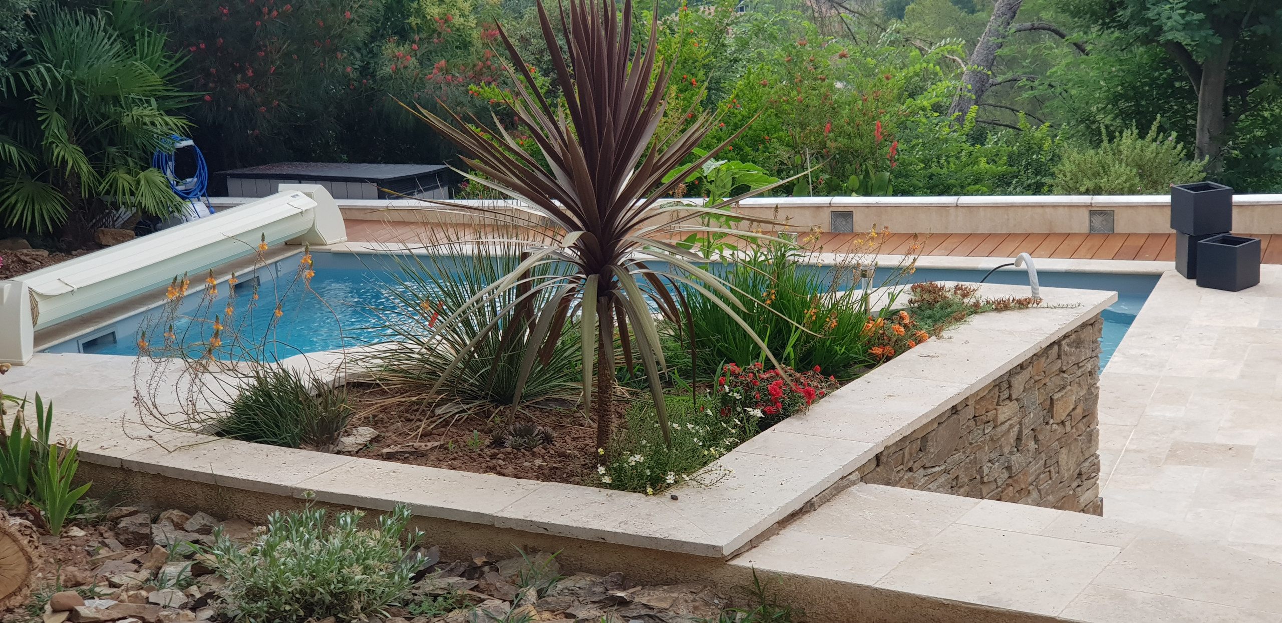 Aménagement paysagé d'une piscine + terrasse de 60 m2