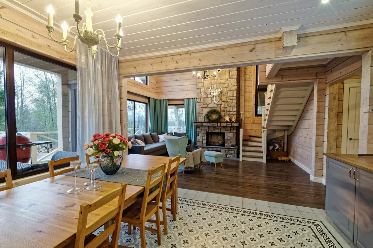 Дом на берегу озера в деревне Силино