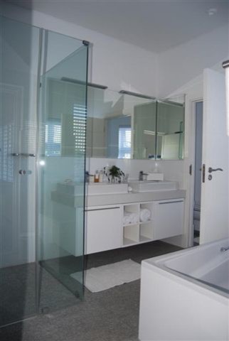 Photo of a bathroom in Sunshine Coast.
