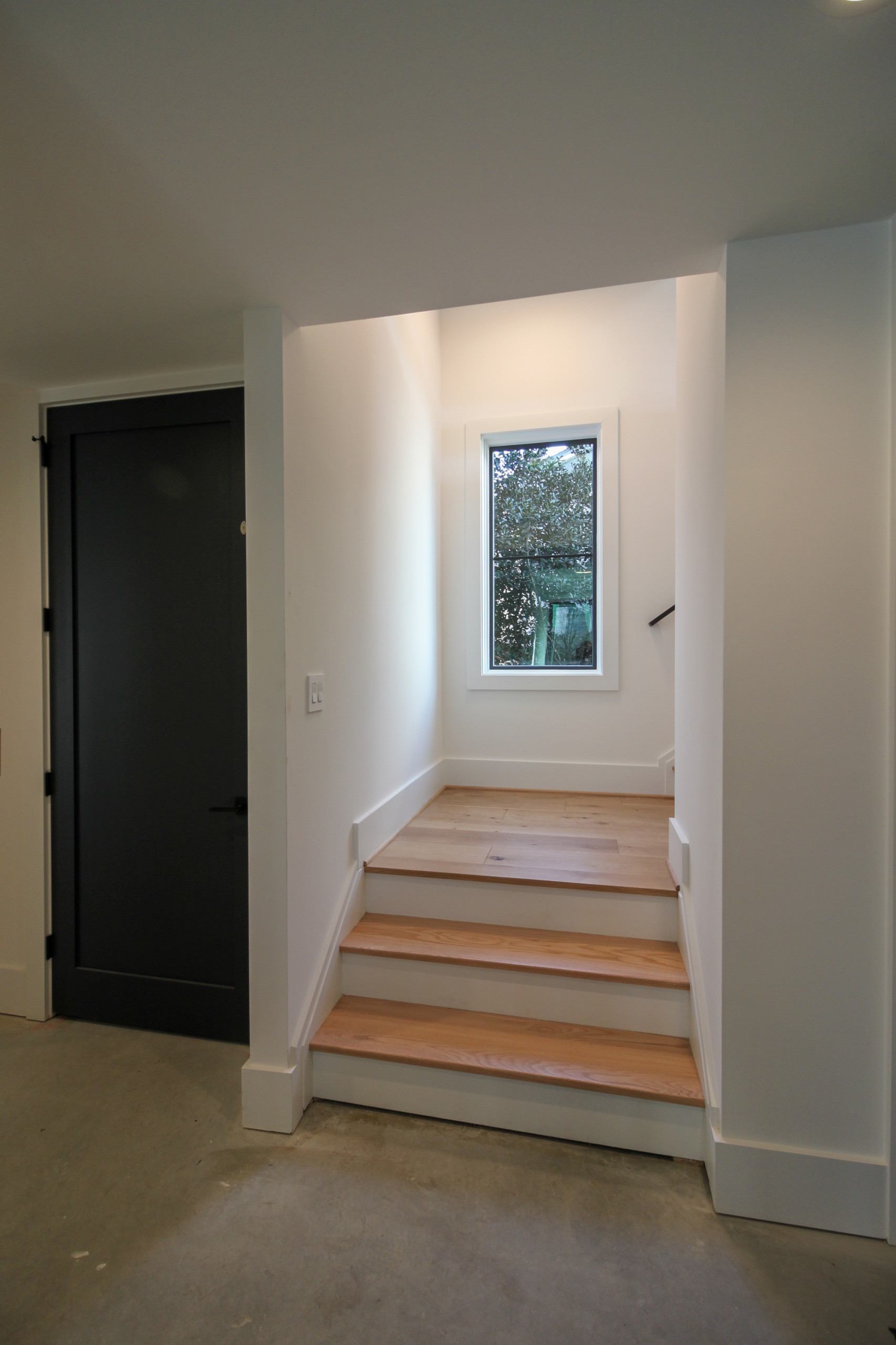 85_Sleek Three-Quarter Turn Multilevel-Staircase, McLean VA 22101