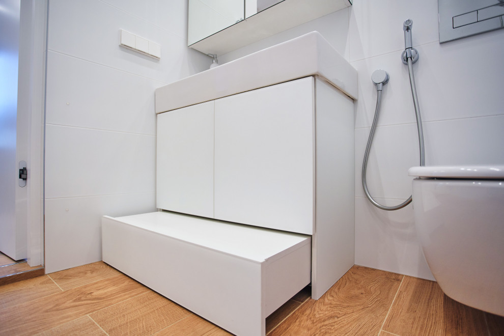 Тумба с выкатной ступенью от raumplus для детского санузла