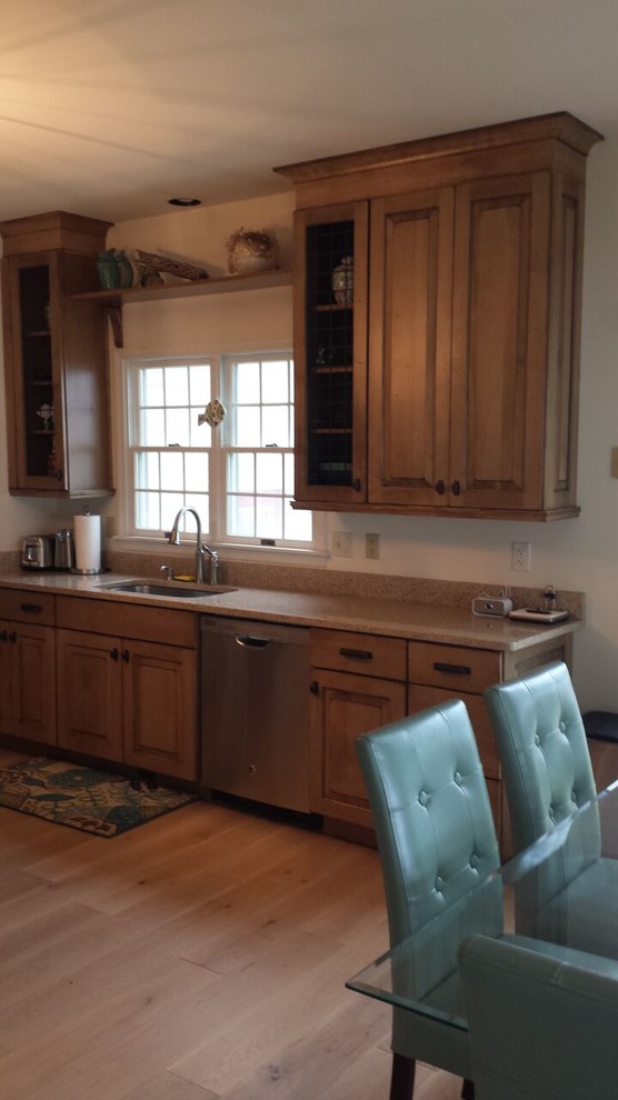 Transitional kitchen photo in Richmond