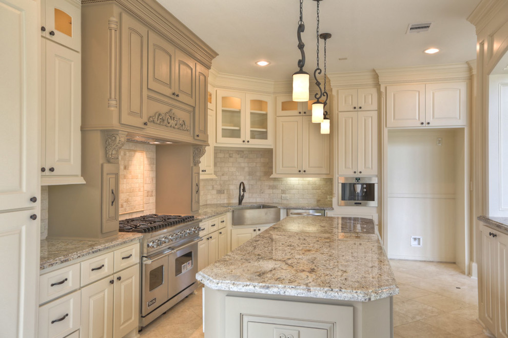 Inspiration for a transitional kitchen remodel in Houston