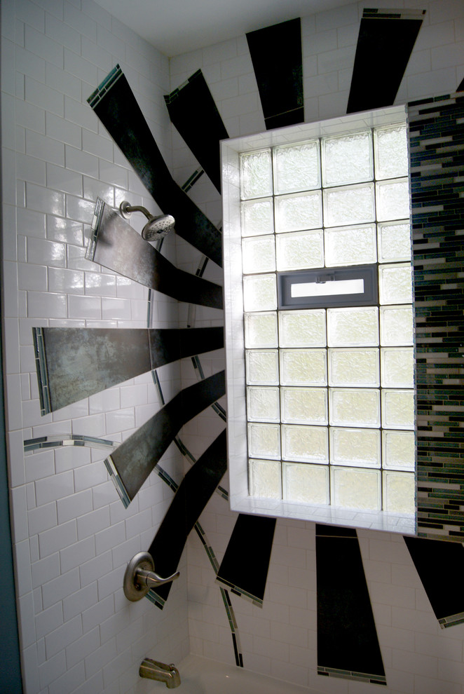 Example of an eclectic home design design in Cincinnati