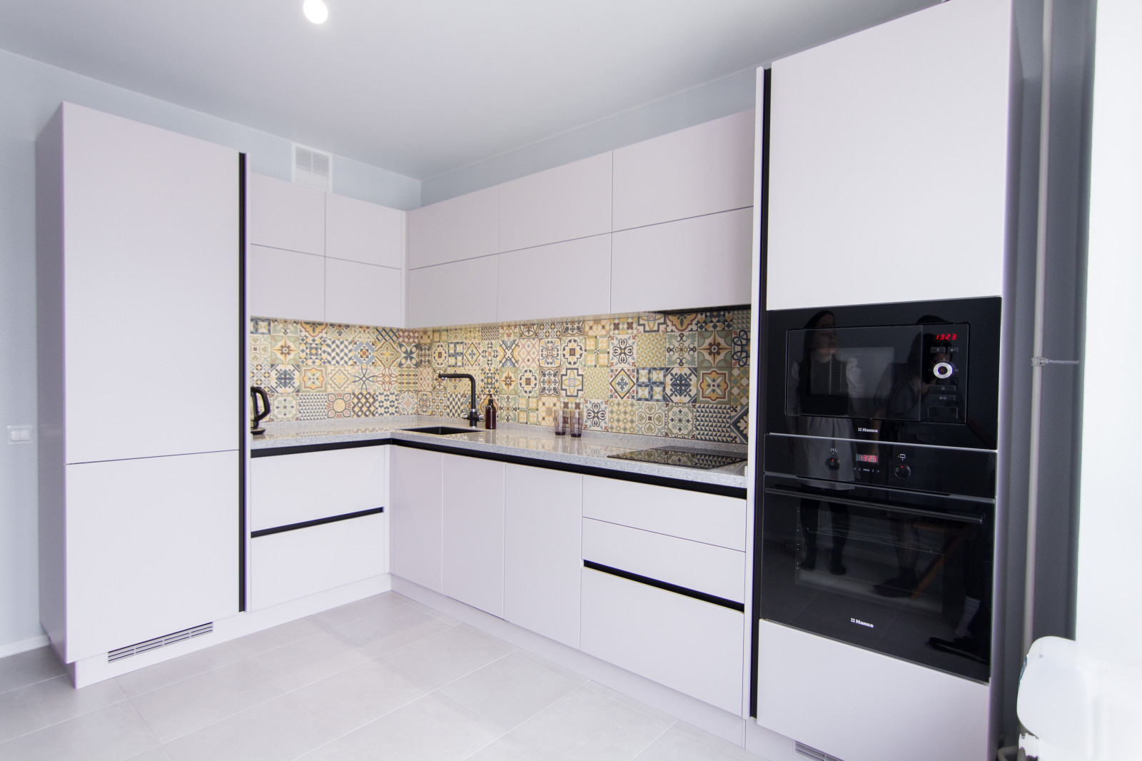 Лавадовая кухня в современном стиле