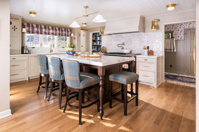 Cape Cod-Style Kitchen Updated With Homey Cottage Charm