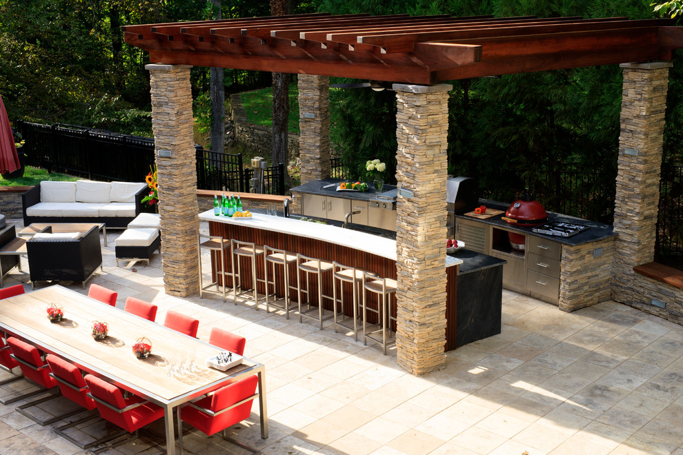 Elegant patio photo in Chicago