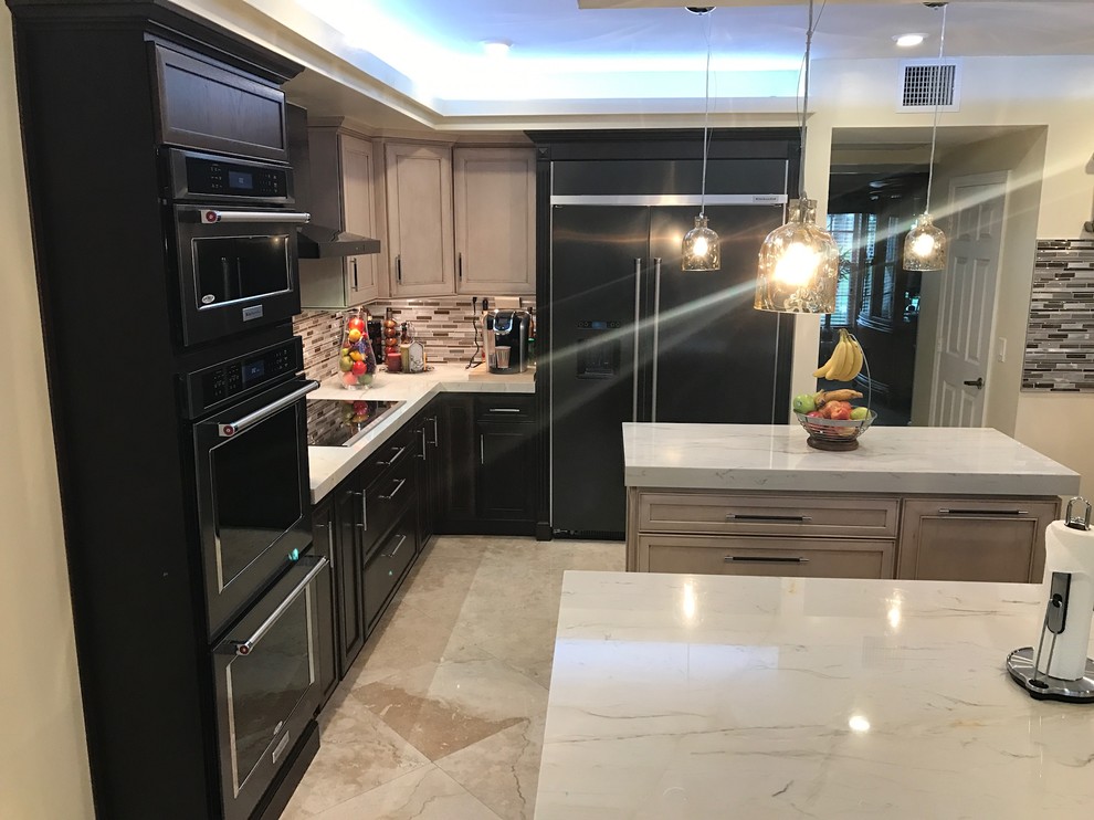 Transitional kitchen photo in Miami