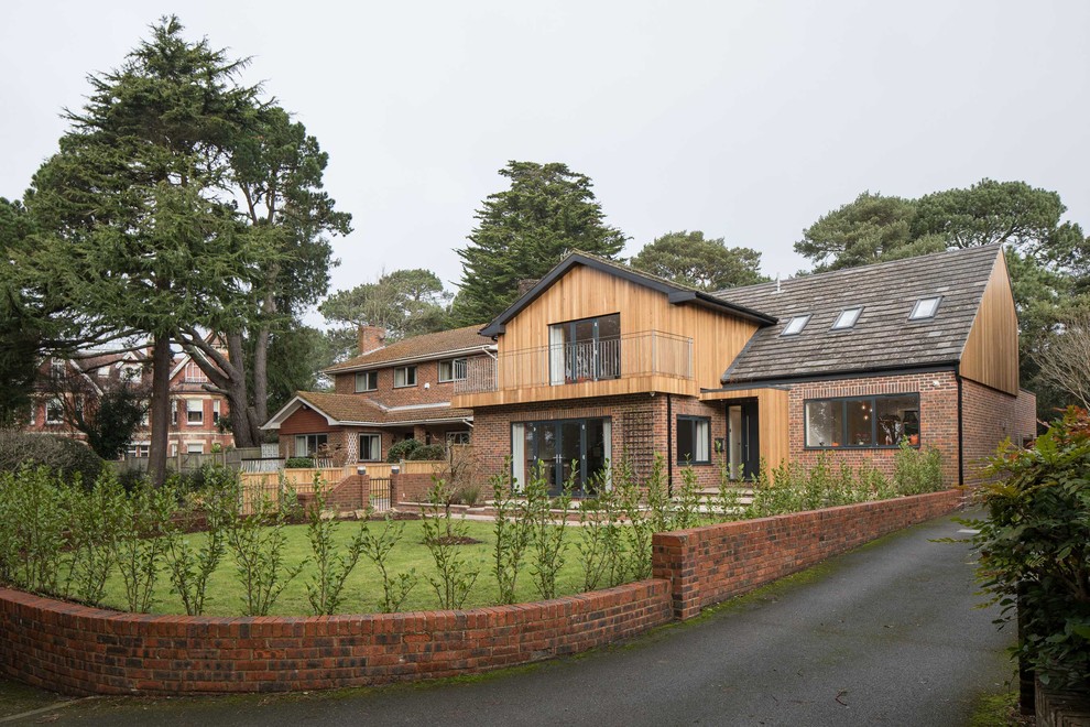 Home design - mid-sized contemporary home design idea in Dorset