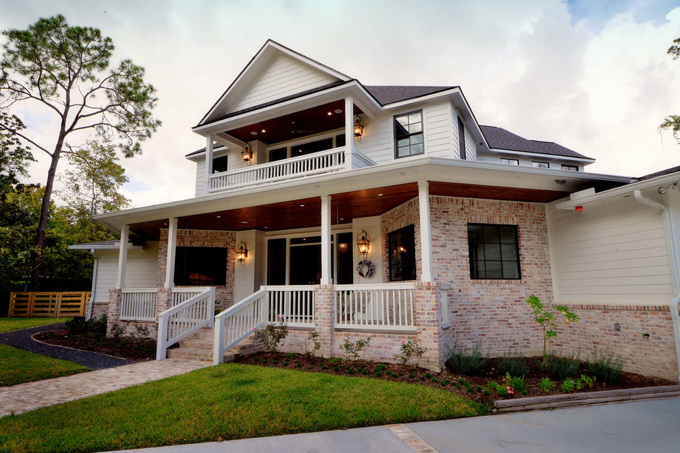 Transitional home design photo in Houston