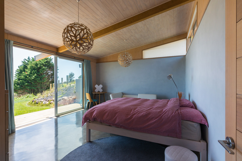 Inspiration for a mid-sized contemporary bedroom in Auckland with concrete floors.