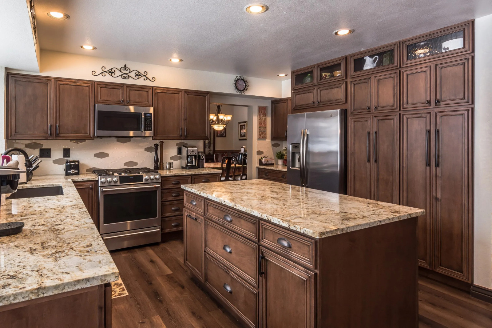 Elite Cabinetry & Granite