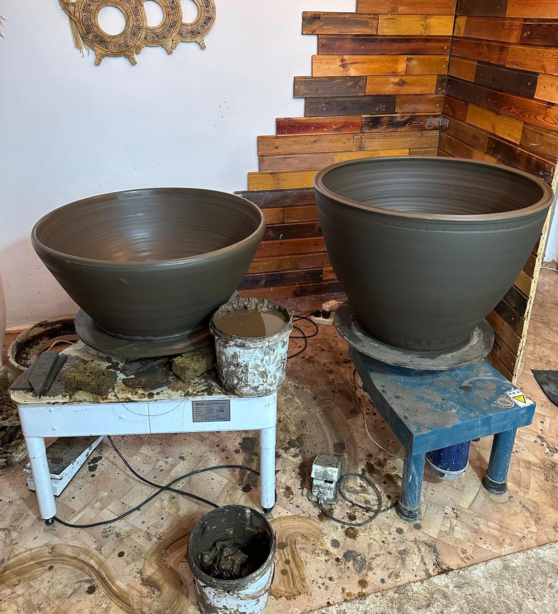 Большие квеври, горшки и кувшины для ресторана «Джани»