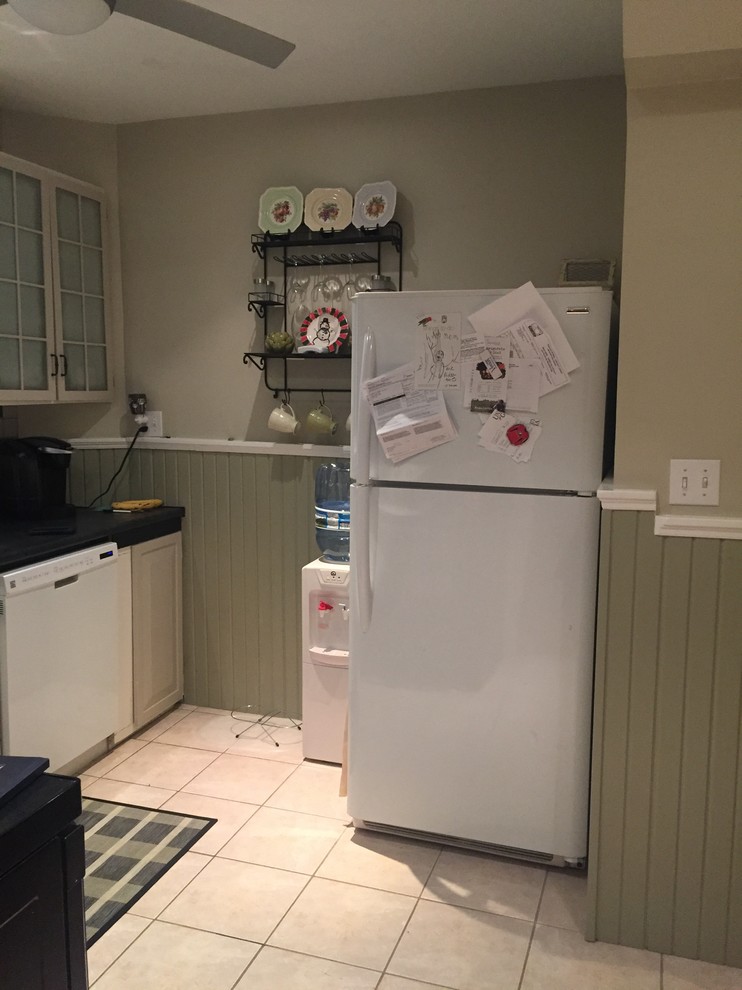 Kitchen (before - awkward fridge corner)
