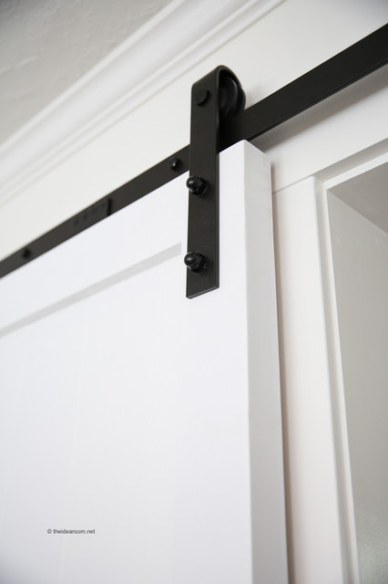 The Idea Room - How to Install Barn Door Hardware lantlig-vardagsrum