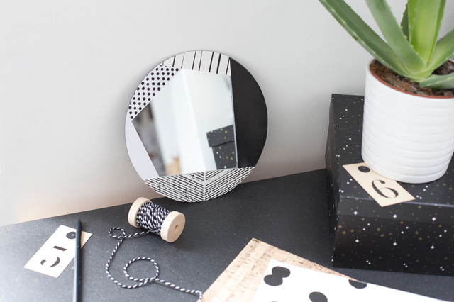 DIY : Relooker un miroir avec des chutes de papier peint