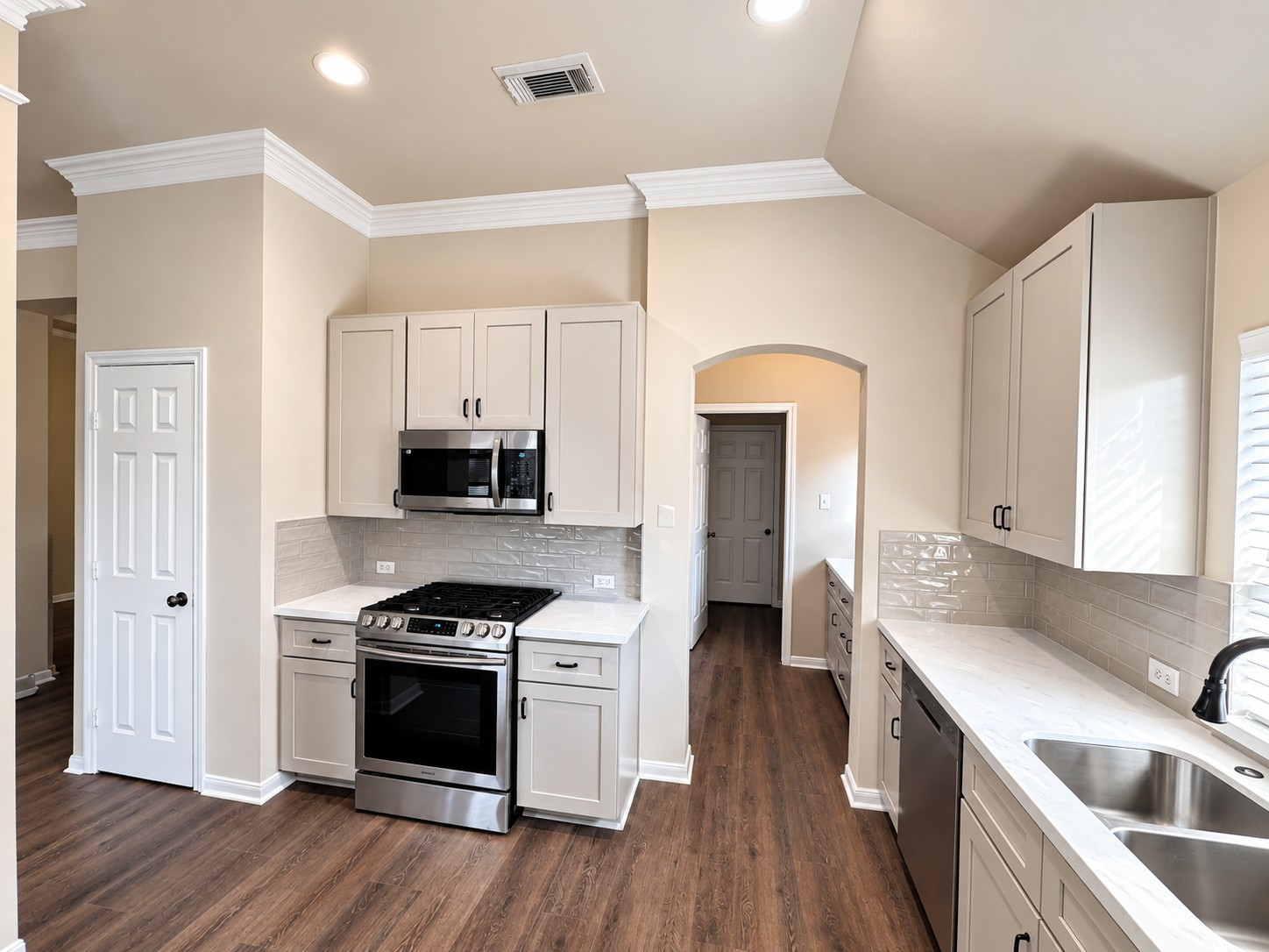 Open-Concept Contemporary Kitchen Remodel in Richmond, TX