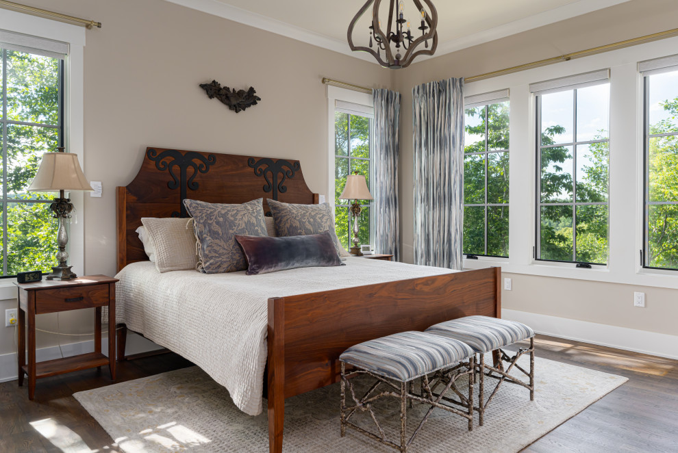 Inspiration for a mid-sized transitional home design remodel