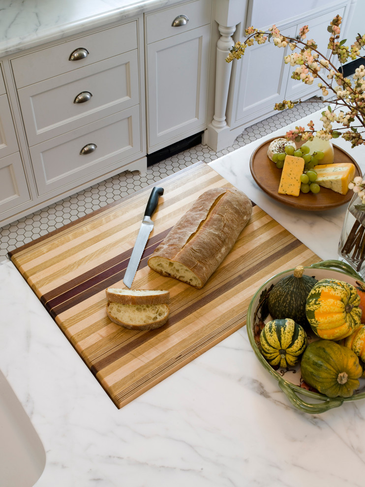 Example of a classic kitchen design in San Francisco