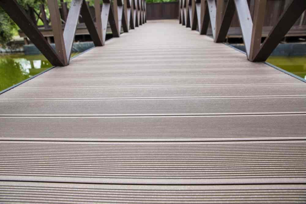 Садовые дорожки и беседка