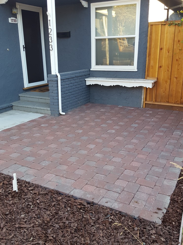 Photo of a mid-sized transitional front yard full sun garden in San Francisco with a garden path and brick pavers.