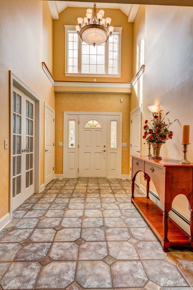 Design ideas for a traditional foyer in Cleveland.