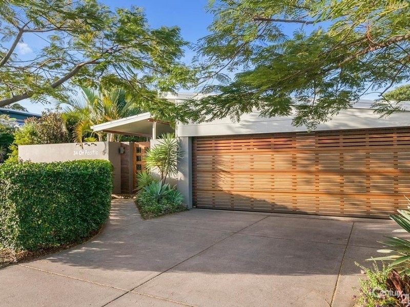 This is an example of a contemporary brown exterior in Sunshine Coast.