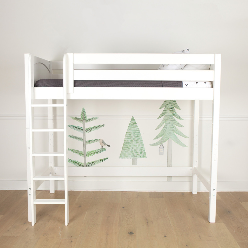 Cette image montre une petite chambre d'enfant minimaliste avec du papier peint.