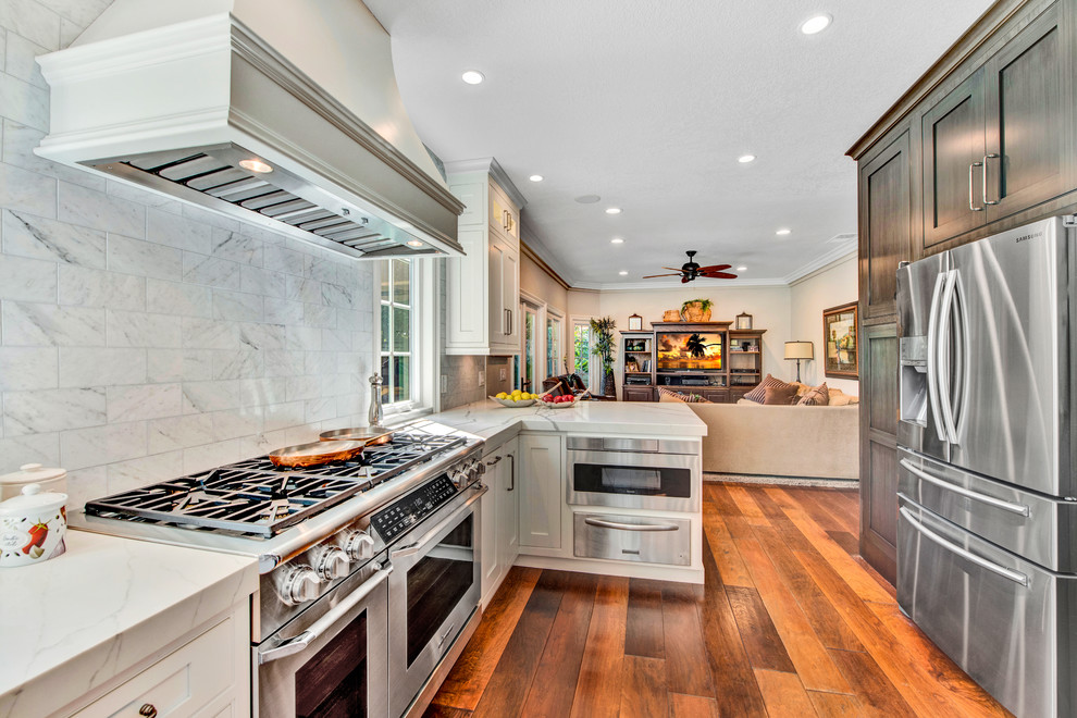 Inspiration for a transitional kitchen remodel in Los Angeles
