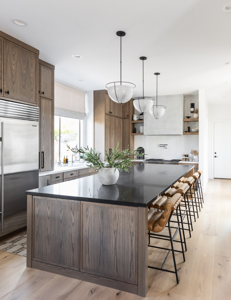 Inspiration for a modern kitchen remodel in Phoenix