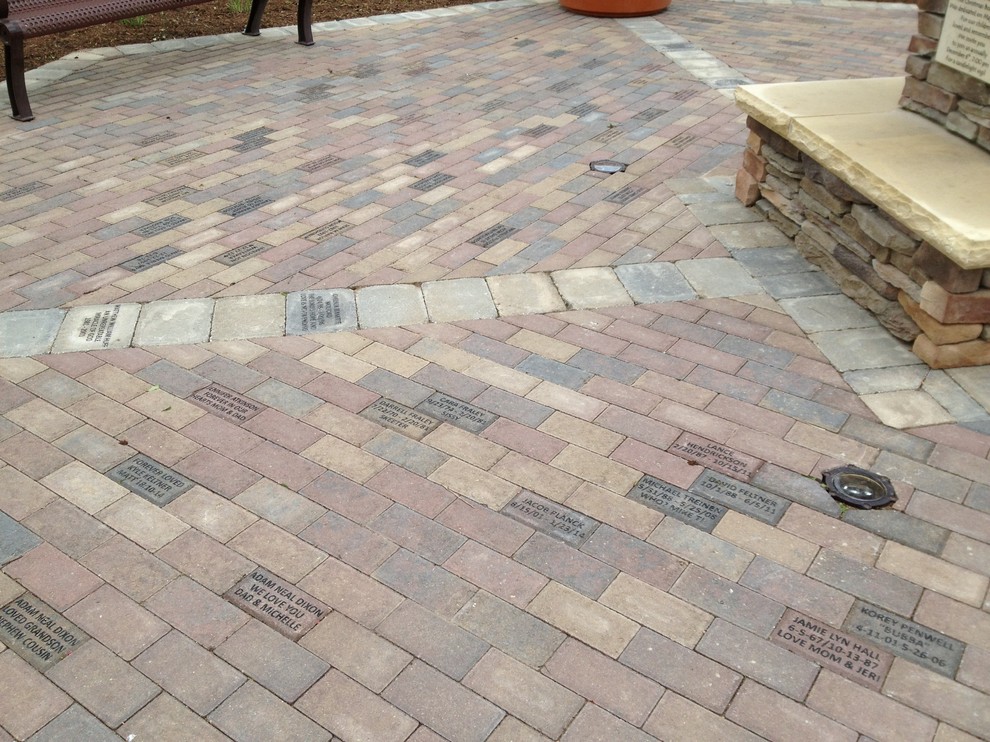 Inspiration for a large traditional courtyard patio in Indianapolis with concrete pavers and no cover.