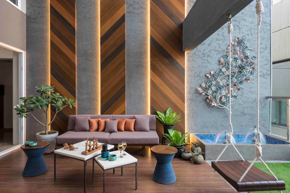 This is an example of a contemporary living room in Ahmedabad.
