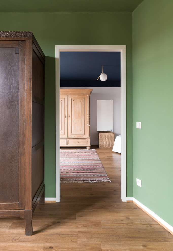 Example of a mid-sized eclectic gender-neutral closet design in Hamburg with dark wood cabinets