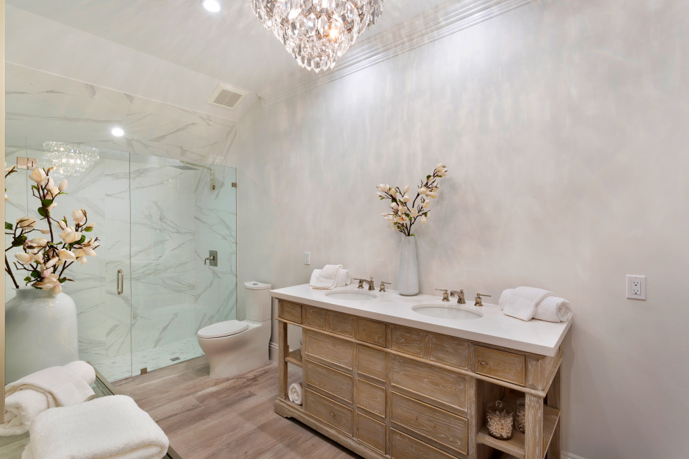Bathroom - modern bathroom idea in Miami