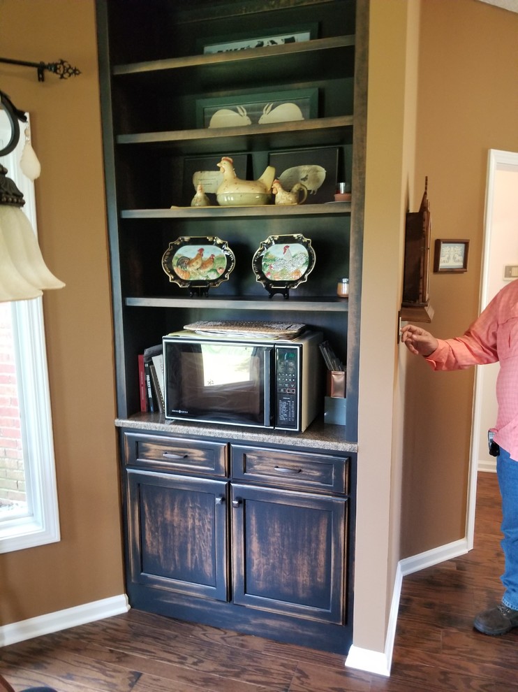 Home design - large rustic home design idea in Nashville