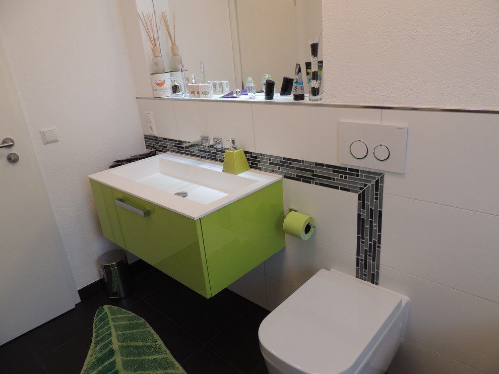 Photo of a contemporary bathroom in Berlin.
