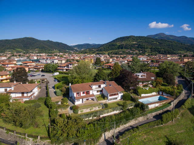 Villa sull'Oglio modern-exterior