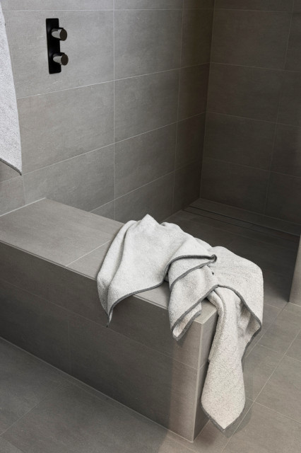 Sunny House modern-bathroom