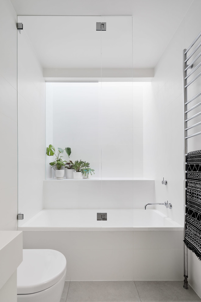 This is an example of a mid-sized contemporary bathroom in Melbourne.