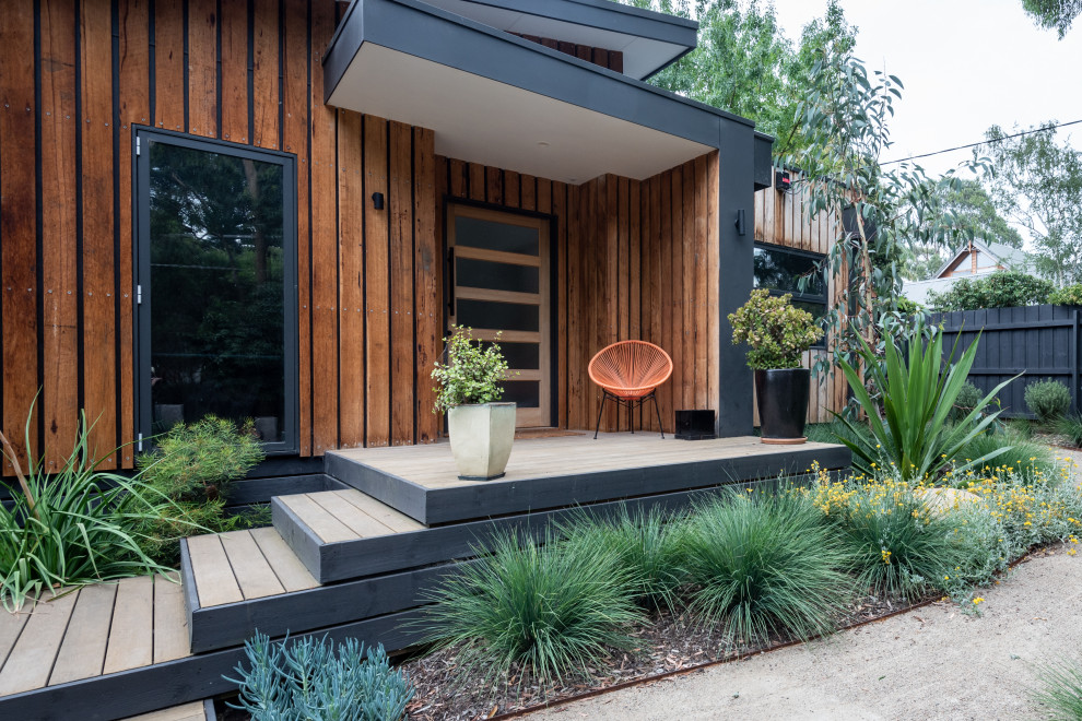 Inspiration for a contemporary verandah in Melbourne with decking and a roof extension.