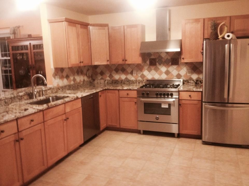 Kitchen - kitchen idea in Boston