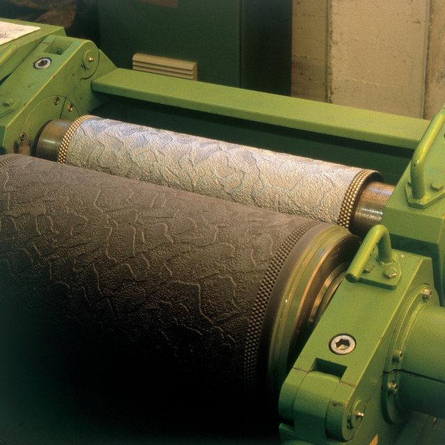 Фактурные флизелиновые обои под покраску Erfurt