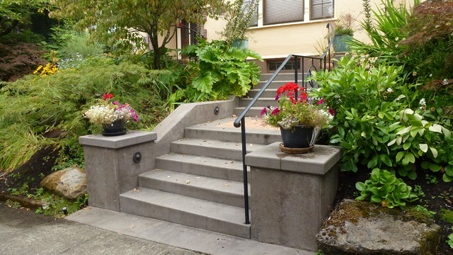 Park Residence traditional-garden