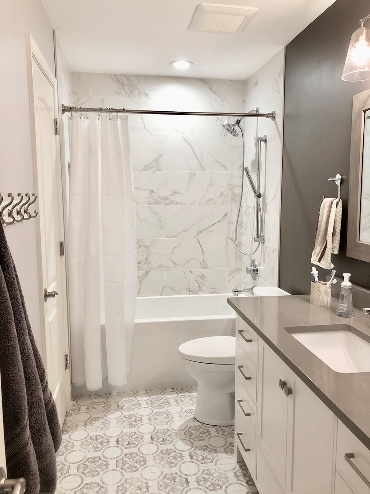 Mid-sized transitional bathroom in Chicago with shaker cabinets, white cabinets, an alcove tub, a shower/bathtub combo, a two-piece toilet, multi-coloured tile, porcelain tile, grey walls, ceramic floors, an undermount sink, engineered quartz benchtops, multi-coloured floor, a shower curtain and grey benchtops.