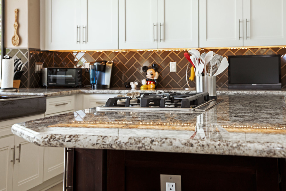 Kitchen - transitional kitchen idea in Phoenix
