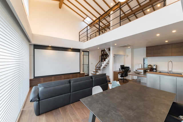 鶴舞の家 moderno-cine-en-casa
