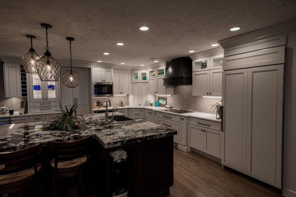 Mid-sized transitional eat-in kitchen photo with shaker cabinets, white cabinets, quartz countertops, stainless steel appliances and an island