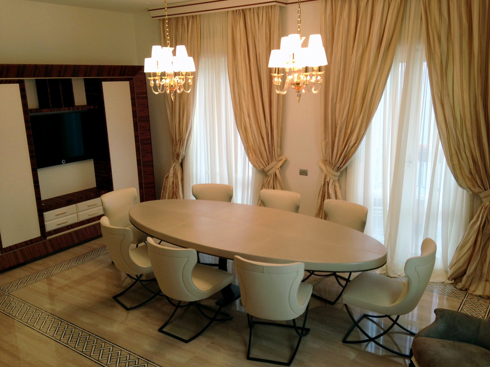 Design ideas for a traditional dining room in Milan.