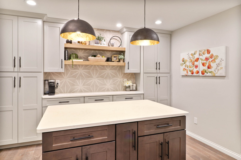 Kitchen - kitchen idea in Chicago