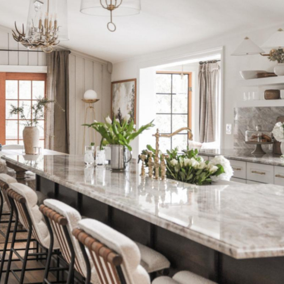 Kitchen - transitional kitchen idea in Atlanta